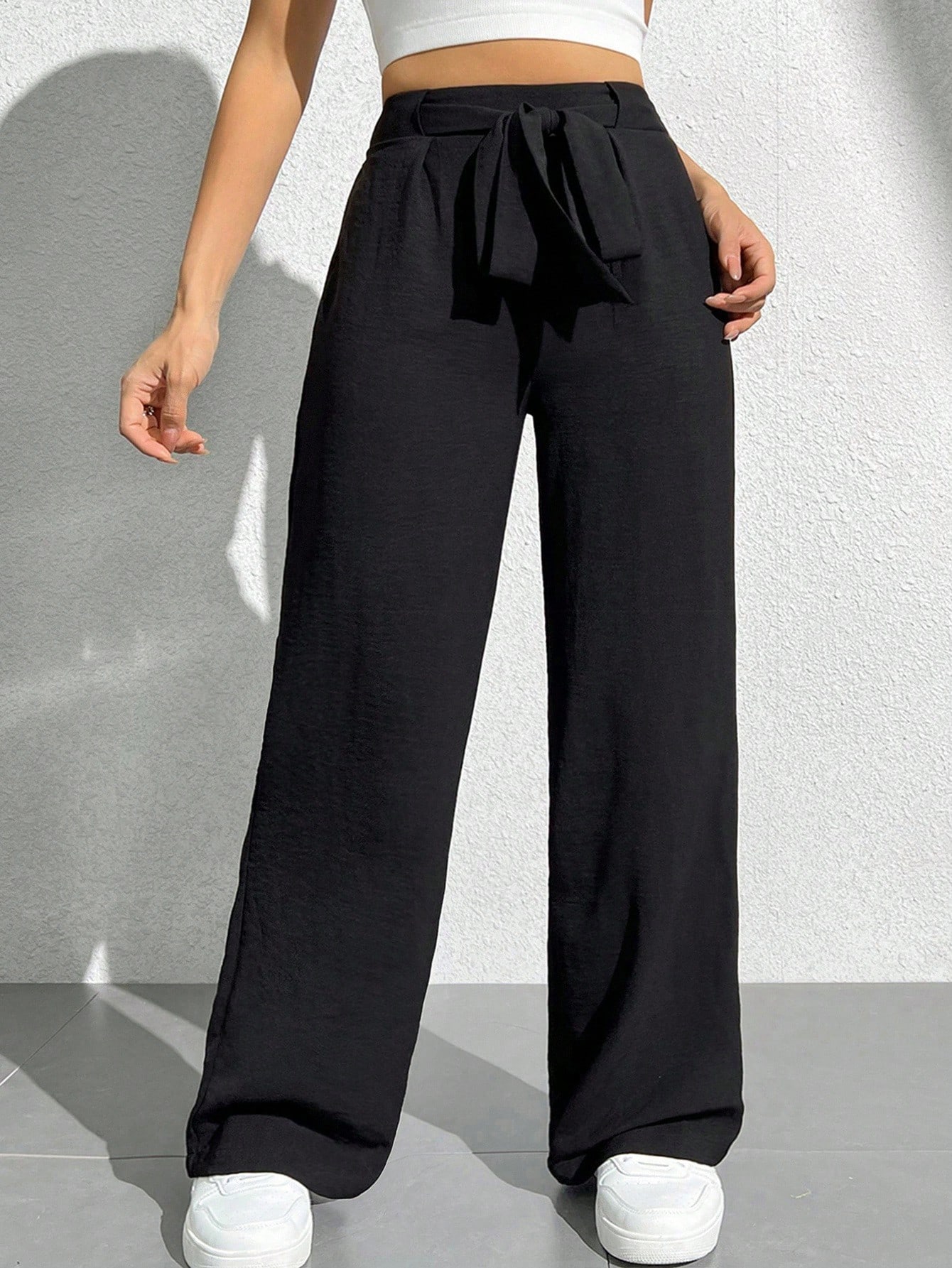 SHEIN PETITE Pantaloni cu talie înaltă, cu curea și picior larg, culoare uni, pentru femei mici